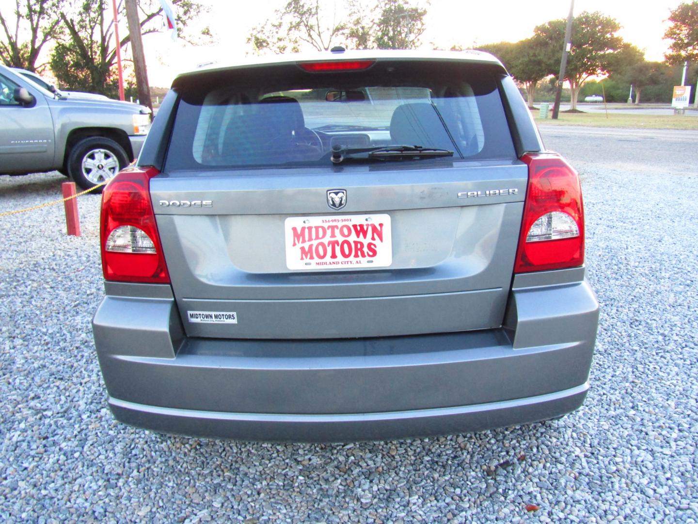 2011 Gray /Gray Dodge Caliber (1B3CB3HA4BD) with an 4 CYL engine, Automatic transmission, located at 15016 S Hwy 231, Midland City, AL, 36350, (334) 983-3001, 31.306210, -85.495277 - Photo#2